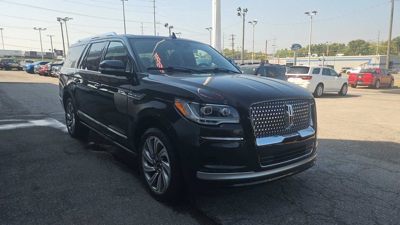 Used 2022 Lincoln Navigator L Reserve AWD/4WD image 6