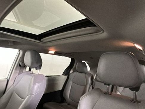 Used 2021 Toyota Sienna XLE FWD image 13