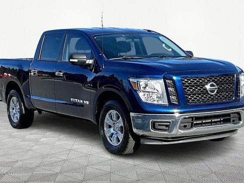 Used 2019 Nissan Titan SV image 1