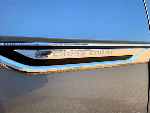 Used 2025 Volkswagen Atlas Cross Sport SE FWD image 10