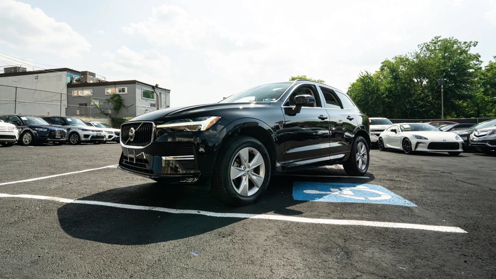 Used 2022 Volvo XC60 B5 Momentum AWD/4WD image 7