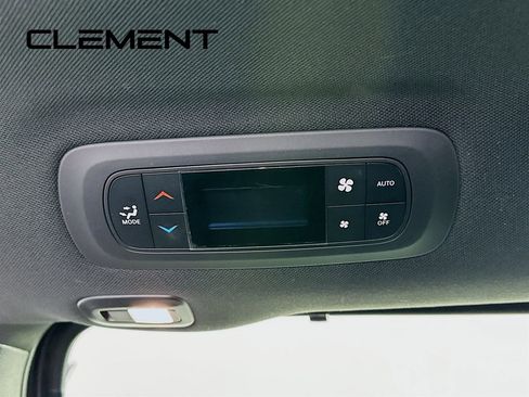 Used 2022 Chrysler Pacifica Limited w/ Uconnect Theater Family Group image 33