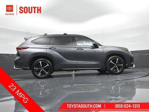 Used 2021 Toyota Highlander XSE AWD/4WD image 43