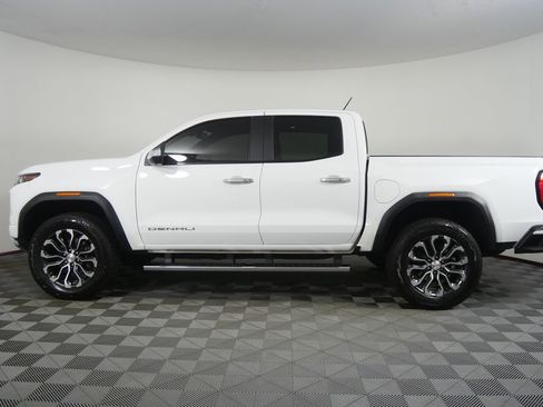 Used 2024 GMC Canyon Denali AWD/4WD image 7