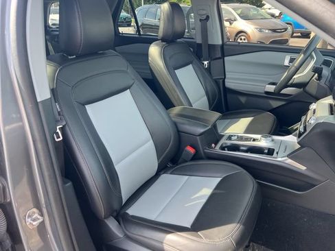 Used 2023 Ford Explorer XLT w/ Equipment Group 202A AWD/4WD image 18