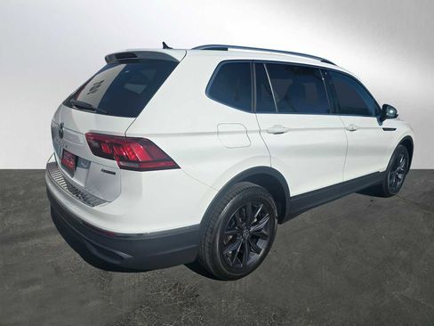 Used 2022 Volkswagen Tiguan SE image 3