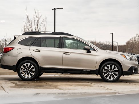Used 2015 Subaru Outback 2.5i Limited image 3