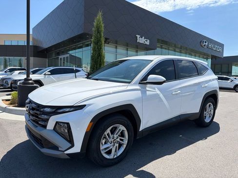 Certified 2026 Hyundai Tucson SE FWD image 2