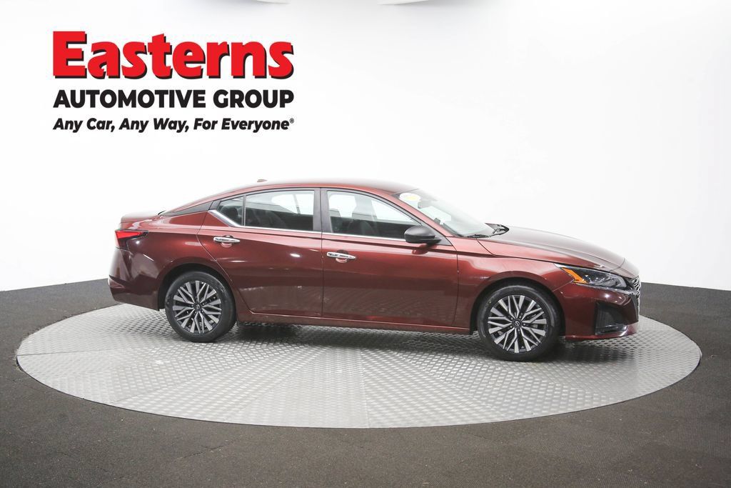 Used 2025 Nissan Altima 2.5 SV FWD image 44