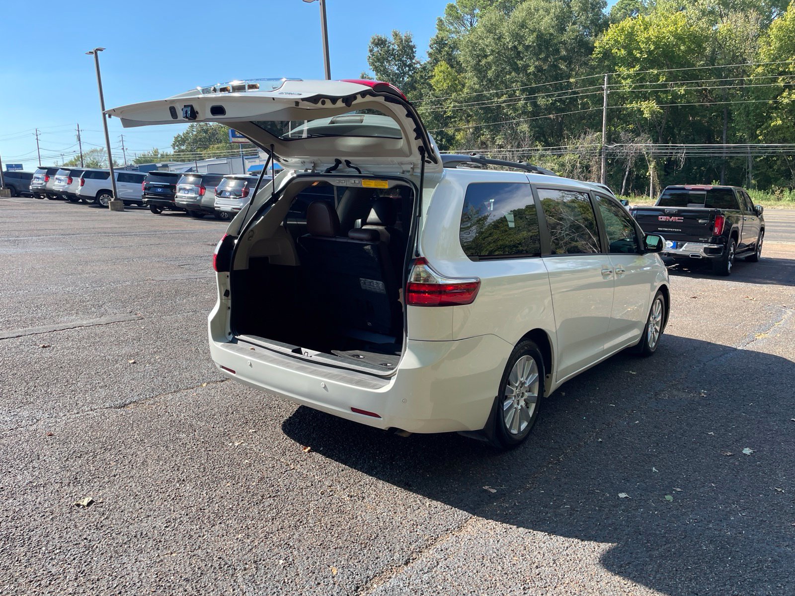 Used 2017 Toyota Sienna Limited FWD image 40