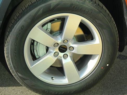 New 2026 Land Rover Defender 110 S image 9