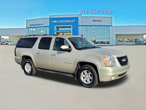 Used 2013 GMC Yukon XL SLT image 1