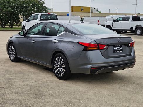 Used 2025 Nissan Altima 2.5 SV FWD image 7