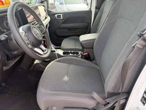 Used 2024 Jeep Wrangler Sahara image 4