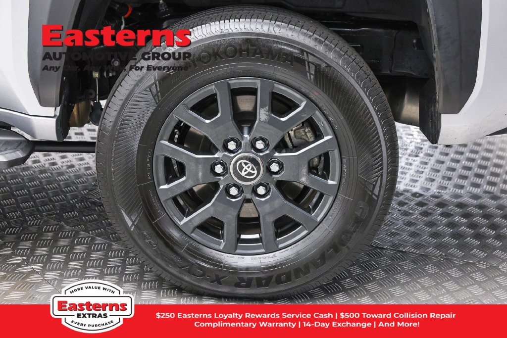 Used 2025 Toyota 4Runner SR5 AWD/4WD image 9