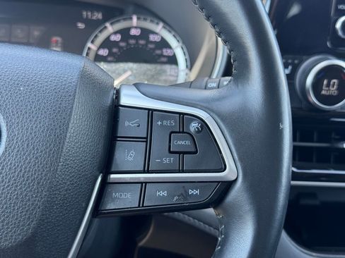 Used 2023 Toyota Highlander XLE image 29