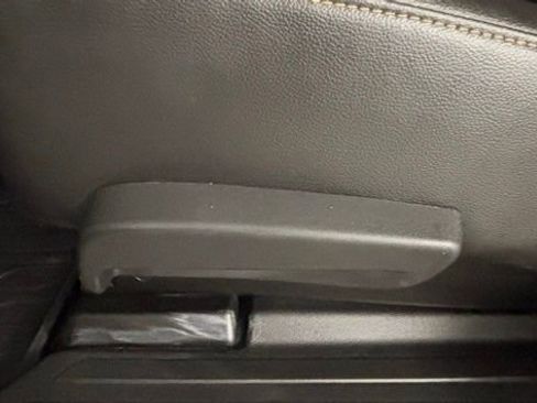 Used 2021 Chevrolet Traverse RS image 16