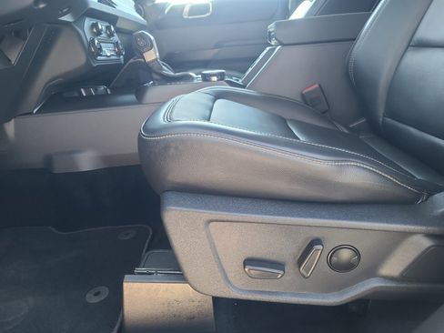 Used 2025 Ford Bronco Badlands image 14