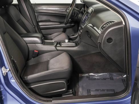 Used 2022 Chrysler 300 Touring w/ Sport Appearance Package RWD image 43