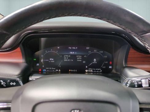 Used 2023 Lincoln Nautilus Reserve image 18