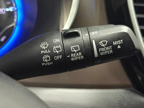 Used 2017 Chrysler Pacifica Touring-L FWD image 50