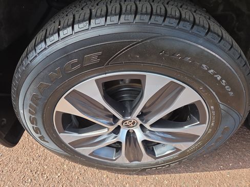 Used 2022 Toyota Highlander XLE image 10