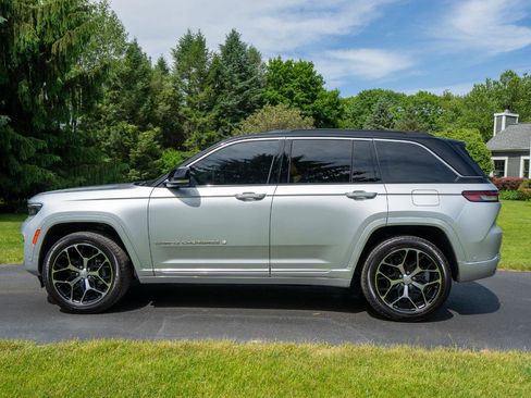 Used 2024 Jeep Grand Cherokee Summit AWD/4WD image 6
