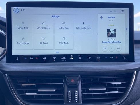 New 2025 Ford Escape SE w/ PHEV Premium Package FWD image 31