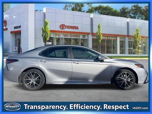 Certified 2024 Toyota Camry SE image 5
