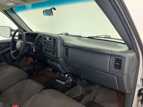 Used 2000 Chevrolet Silverado 2500 W/T w/ Firm Ride Suspension Pkg image 23