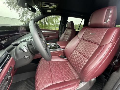 Certified 2026 Cadillac Escalade Sport w/ LPO, ONYX Package AWD/4WD image 11