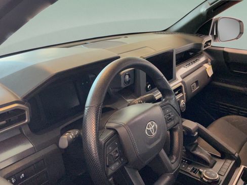 Certified 2025 Toyota Tacoma SR5 AWD/4WD image 25