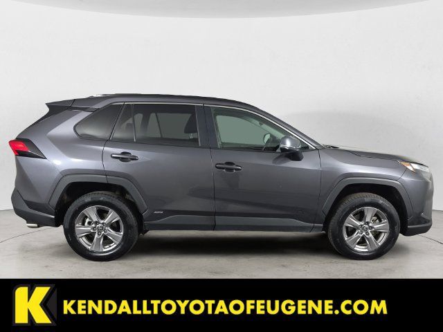 Used 2025 Toyota RAV4 XLE AWD/4WD image 4