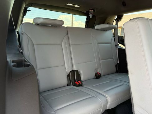 Used 2021 Chevrolet Tahoe Z71 w/ Luxury Package AWD/4WD image 28