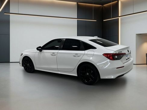 Used 2023 Honda Civic Sport image 3