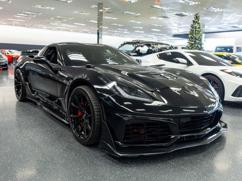 Used 2015 Chevrolet Corvette Z06 w/ 2LZ Preferred Equipment Group image 3