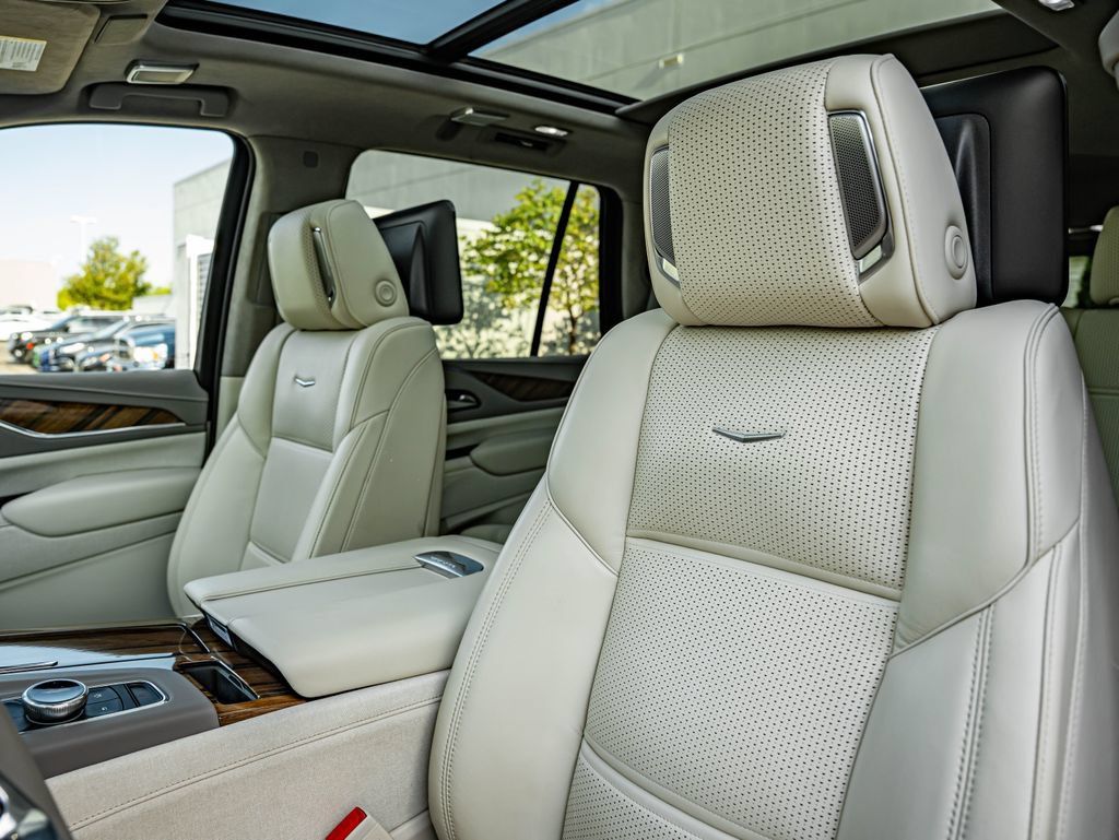 Used 2021 Cadillac Escalade Premium Luxury Platinum w/ Heavy-Duty Trailer Package AWD/4WD image 35