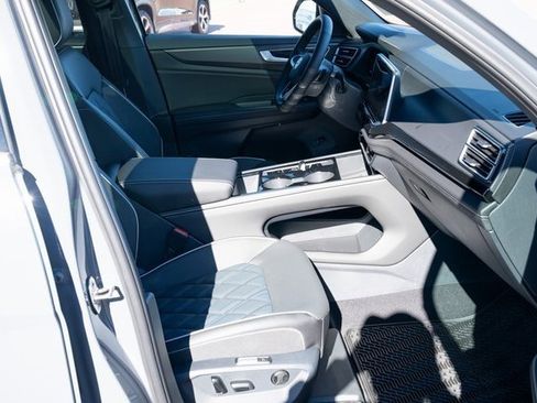 New 2026 Volkswagen Atlas Cross Sport SEL Premium R-Line image 40