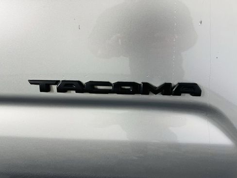 Used 2022 Toyota Tacoma TRD Off-Road AWD/4WD image 29