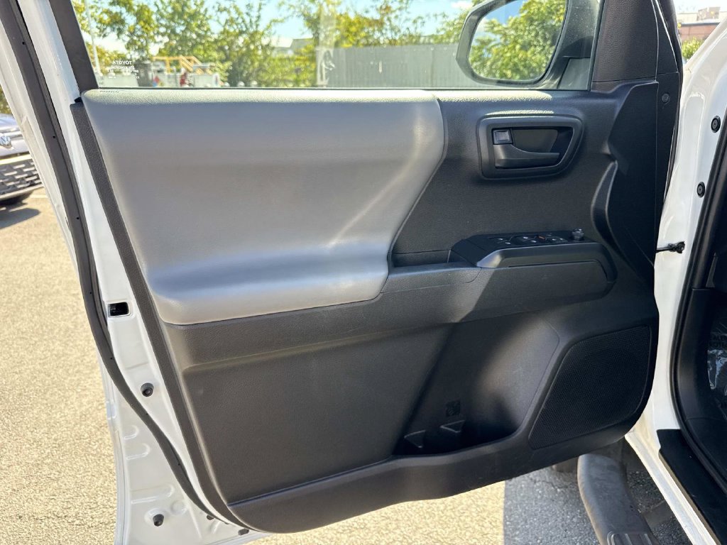 Used 2022 Toyota Tacoma SR AWD/4WD image 9
