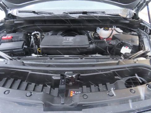 Used 2024 Chevrolet Suburban LT w/ Luxury Package image 12