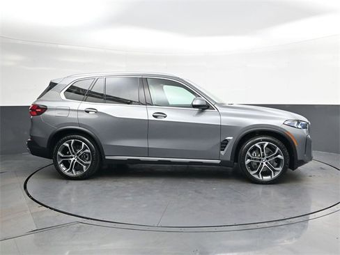 New 2026 BMW X5 xDrive40i image 3