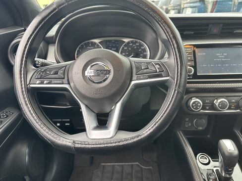 Used 2018 Nissan Kicks S image 16