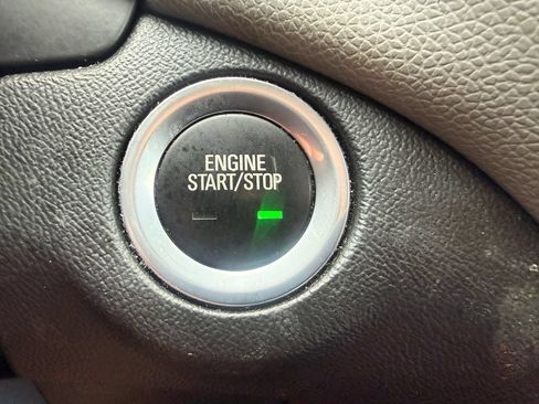 Used 2020 Chevrolet Equinox LS FWD image 20