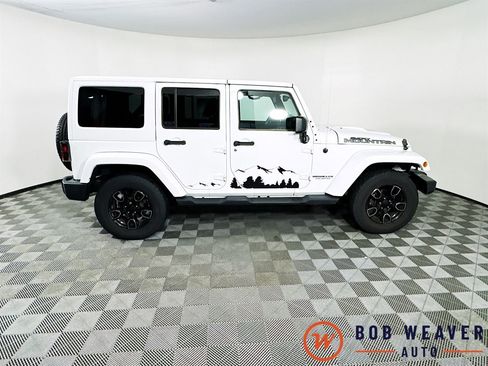 Used 2017 Jeep Wrangler Unlimited Sahara image 8