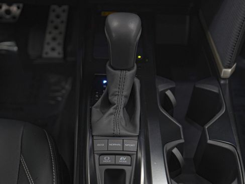 Used 2025 Toyota Camry SE image 17