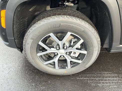 Used 2025 Jeep Grand Cherokee L Limited w/ Luxury Tech Group II image 2