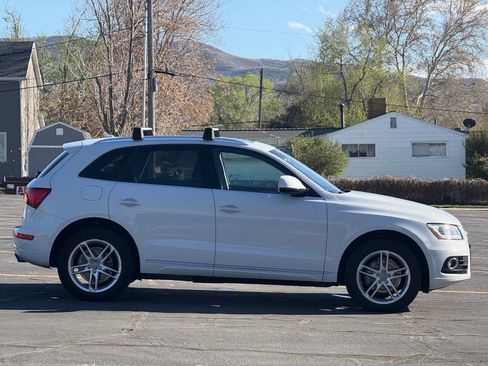 Used 2017 Audi Q5 2.0T Premium Plus w/ Technology Package image 4