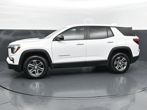 Used 2026 GMC Terrain Elevation FWD image 2