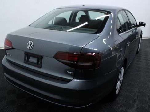 Used 2017 Volkswagen Jetta S image 5